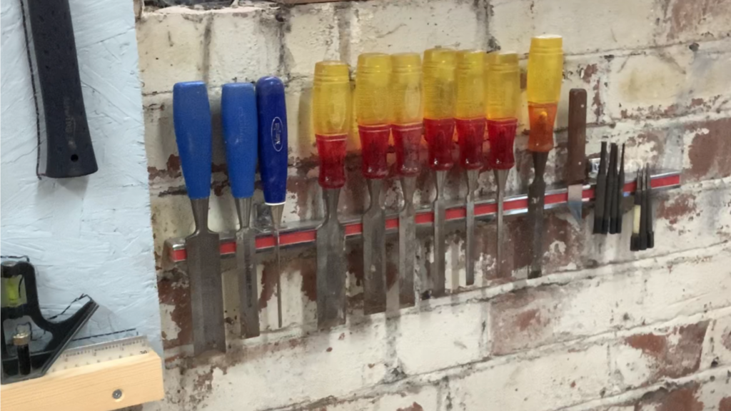 Chisels mounted on magnetic holder