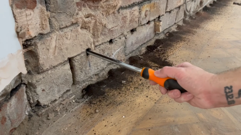 Clearing holes with the hole clearing tool